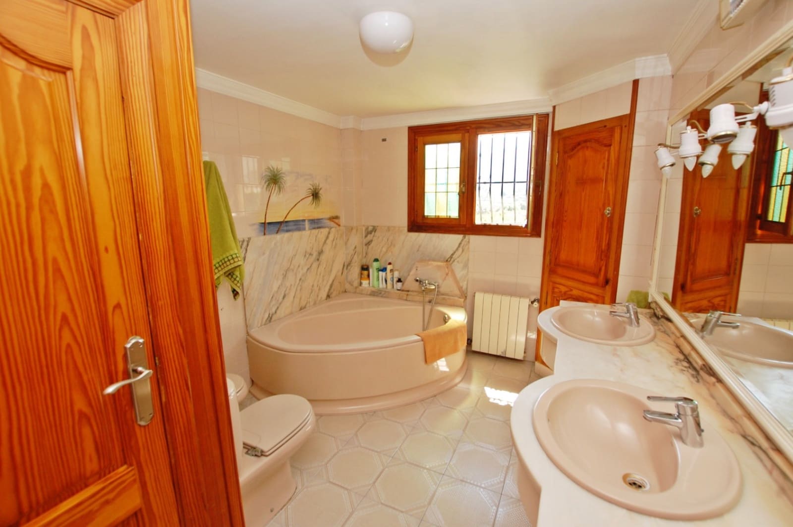 5 bedroom Villa for sale in Pego with pool garage - € 650,000 (Ref: 10004818)