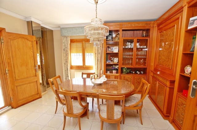5 bedroom Villa for sale in Pego with pool garage - € 650,000 (Ref: 10004818)
