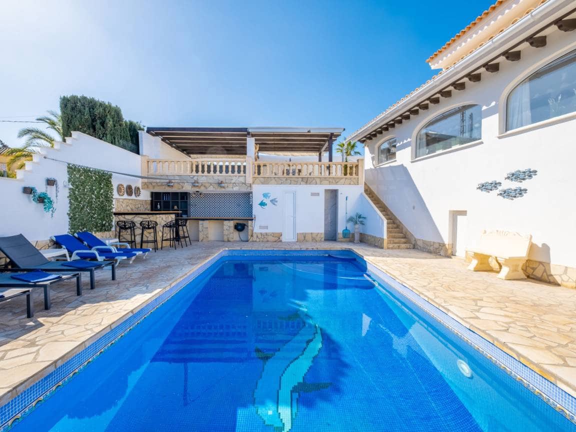 6 soveværelse Villa til salg i Benissa med swimmingpool garage - € 799.999 (Ref: 10004820)