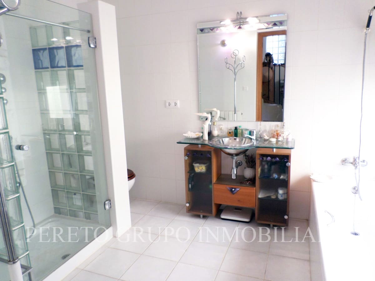 4 Zimmer Villa zu verkaufen in La Sella mit Pool Garage - 699.000 € (Ref: 10009358)