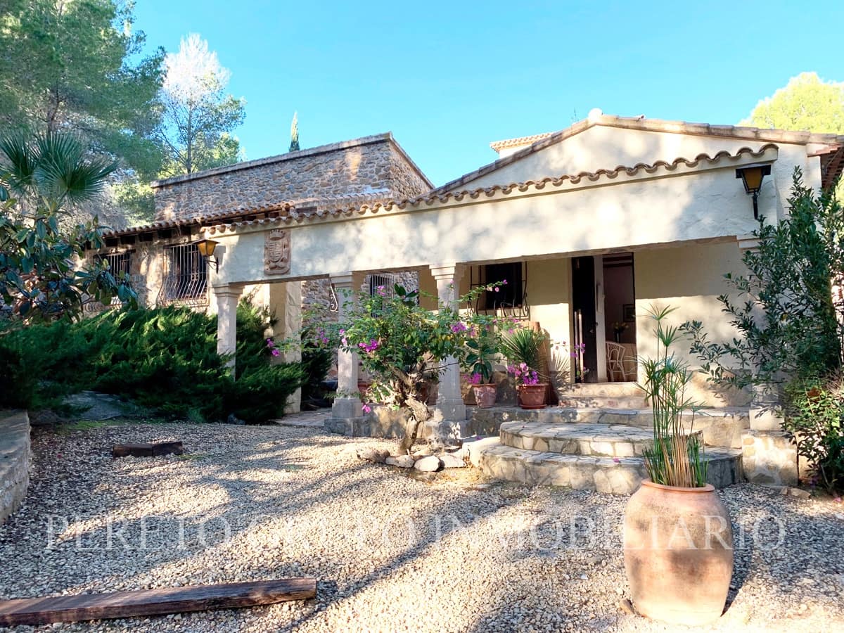 4 Zimmer Villa zu verkaufen in La Sella mit Pool Garage - 699.000 € (Ref: 10009358)