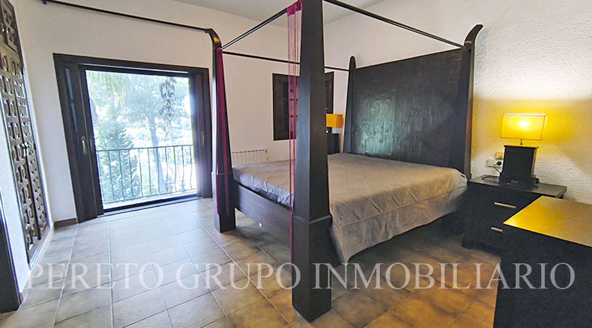 Chalet de 4 habitaciones en La Sella en venta con piscina garaje - 750.000 € (Ref: 10012221)
