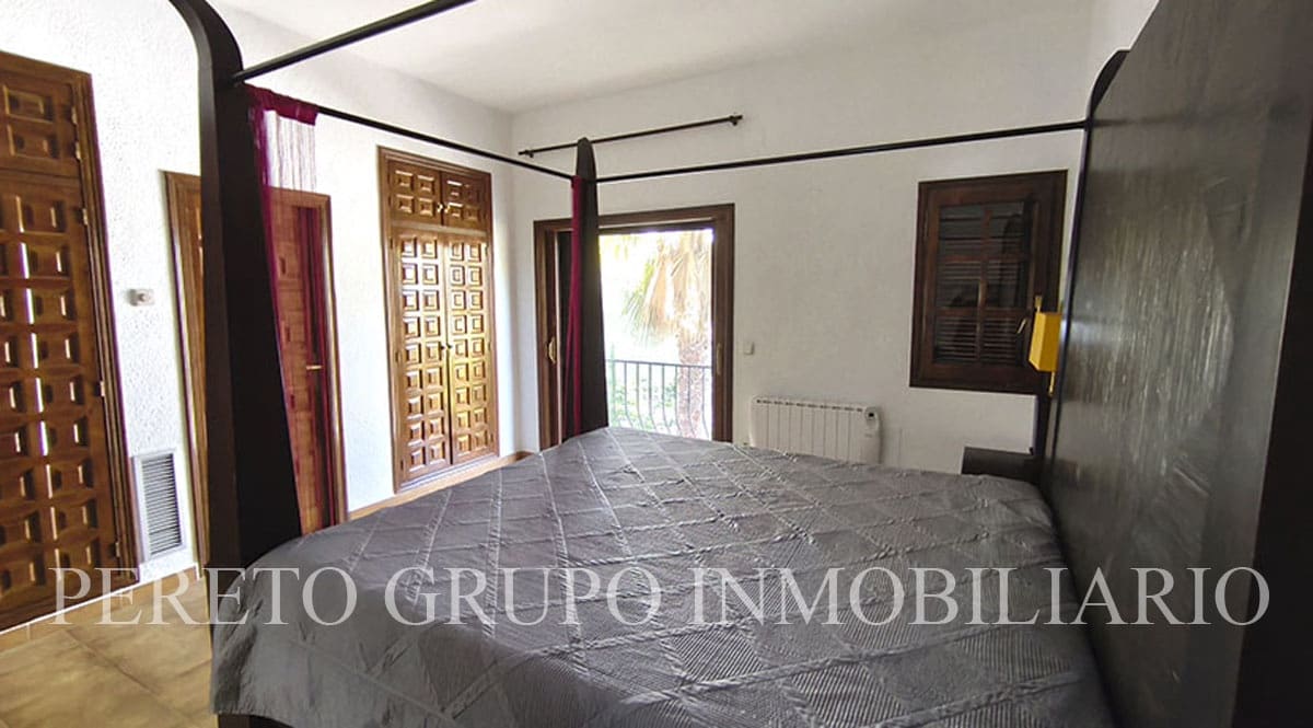 Chalet de 4 habitaciones en La Sella en venta con piscina garaje - 750.000 € (Ref: 10012221)