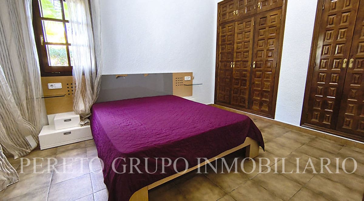 Chalet de 4 habitaciones en La Sella en venta con piscina garaje - 750.000 € (Ref: 10012221)