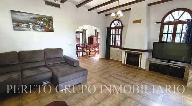 Chalet de 4 habitaciones en La Sella en venta con piscina garaje - 750.000 € (Ref: 10012221)