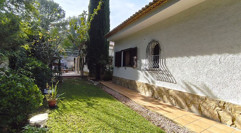 Chalet de 4 habitaciones en La Sella en venta con piscina garaje - 750.000 € (Ref: 10012221)