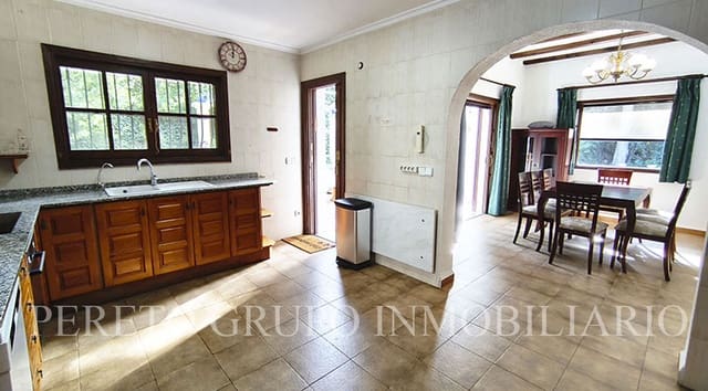 Chalet de 4 habitaciones en La Sella en venta con piscina garaje - 750.000 € (Ref: 10012221)
