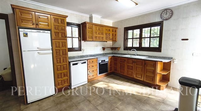 Chalet de 4 habitaciones en La Sella en venta con piscina garaje - 750.000 € (Ref: 10012221)