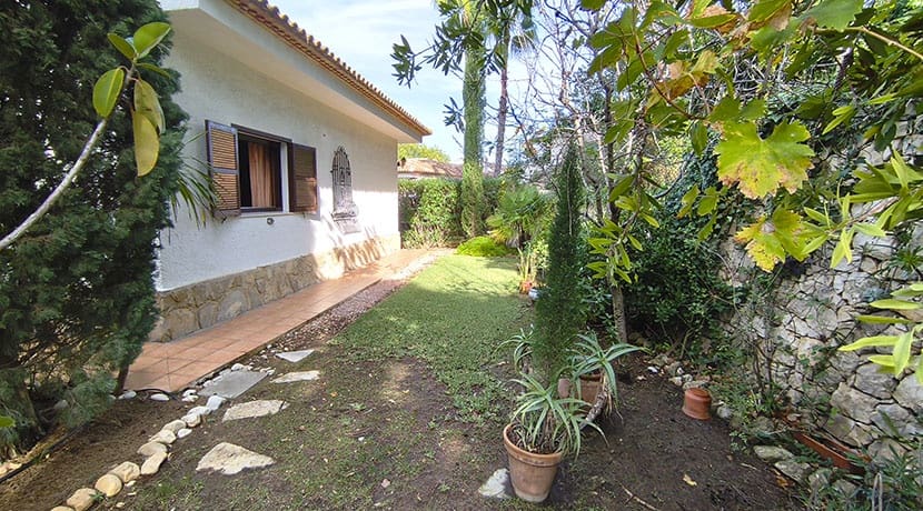 Chalet de 4 habitaciones en La Sella en venta con piscina garaje - 750.000 € (Ref: 10012221)