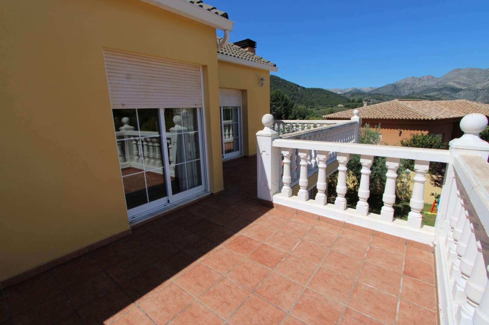 Chalet de 5 habitaciones en Orba en venta con piscina garaje - 650.000 € (Ref: 10029570)