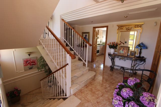 Chalet de 5 habitaciones en Orba en venta con piscina garaje - 650.000 € (Ref: 10029570)