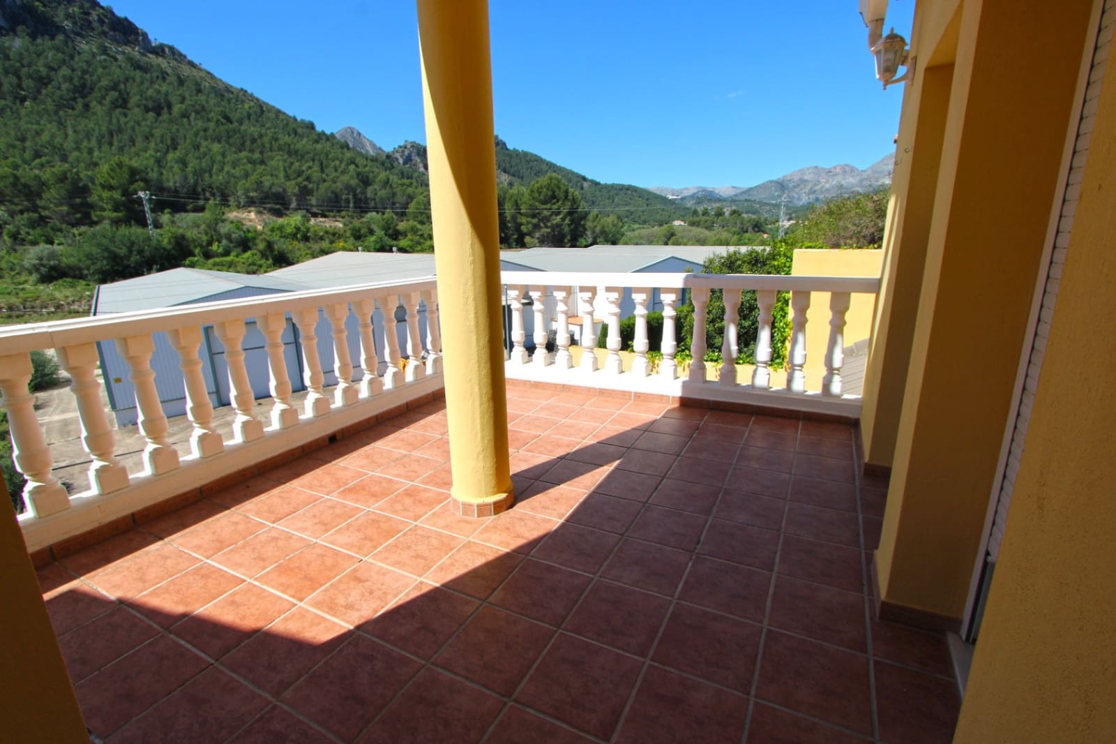 Chalet de 5 habitaciones en Orba en venta con piscina garaje - 650.000 € (Ref: 10029570)