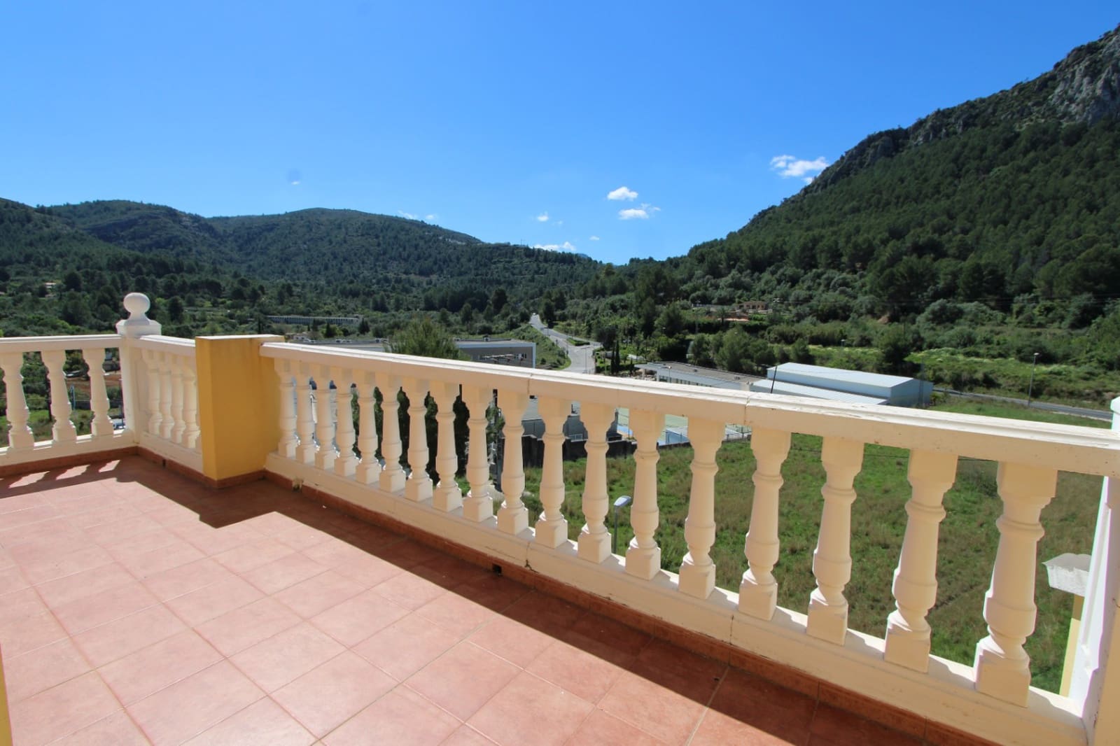 Chalet de 5 habitaciones en Orba en venta con piscina garaje - 650.000 € (Ref: 10029570)