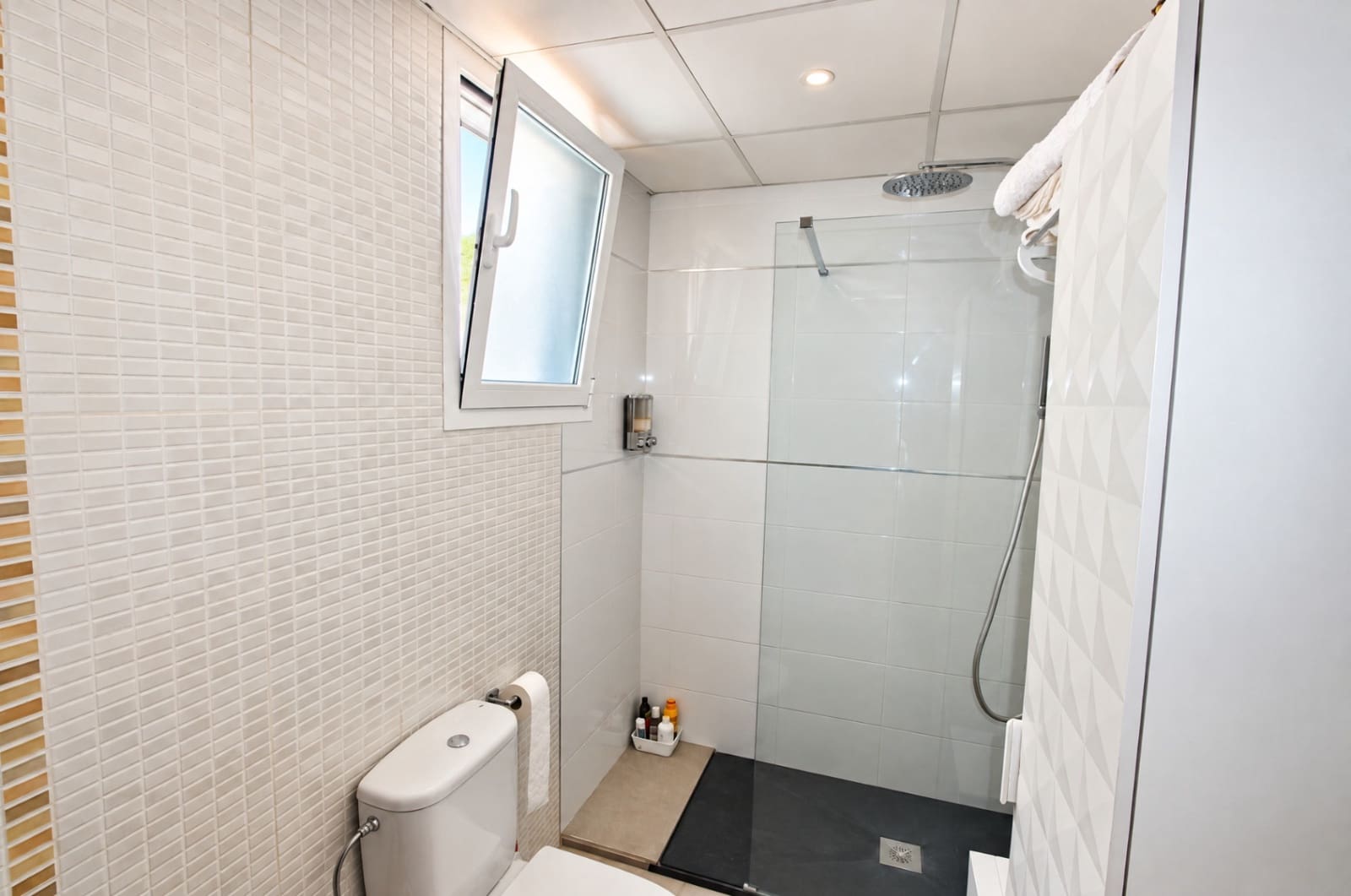 Adosado de 3 habitaciones en Alcalalí / Alcanalí en venta con piscina garaje - 395.000 € (Ref: 10095639)