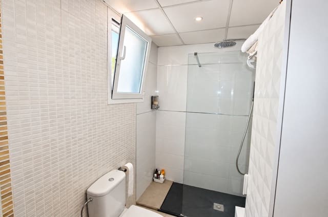 Adosado de 3 habitaciones en Alcalalí / Alcanalí en venta con piscina garaje - 395.000 € (Ref: 10095639)