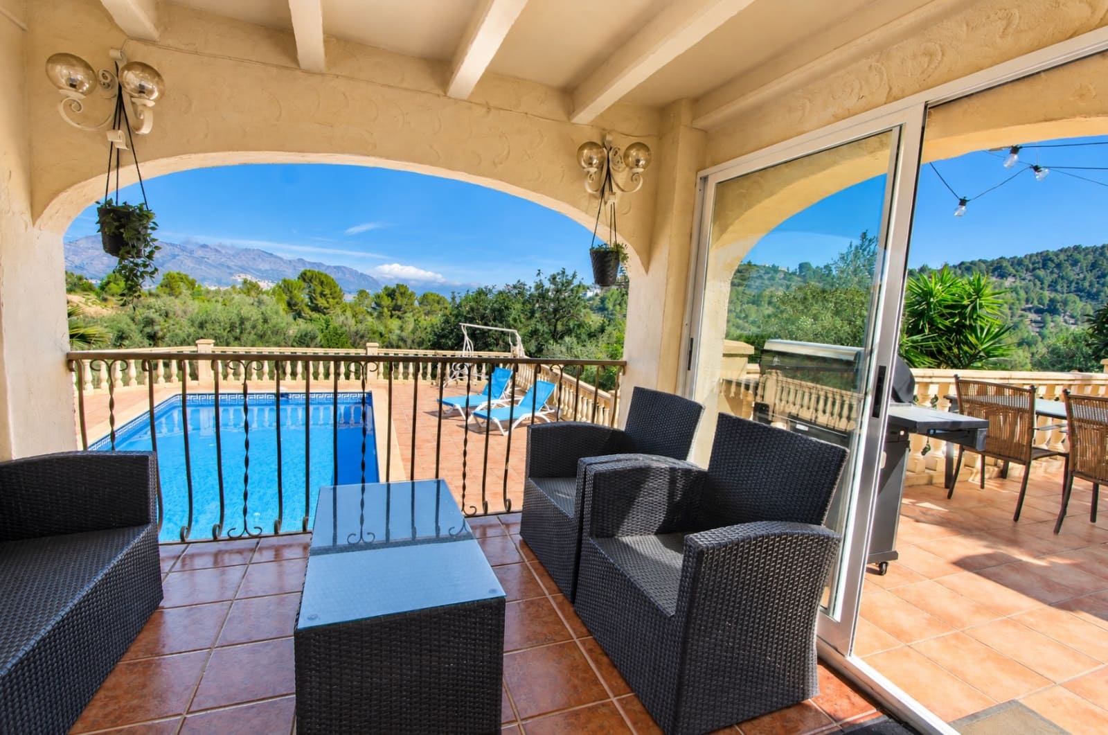 3 chambre Villa/Maison à vendre à Orba avec piscine garage - 425 000 € (Ref: 10102834)