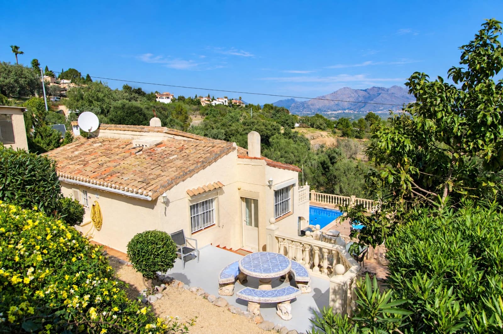 3 chambre Villa/Maison à vendre à Orba avec piscine garage - 425 000 € (Ref: 10102834)