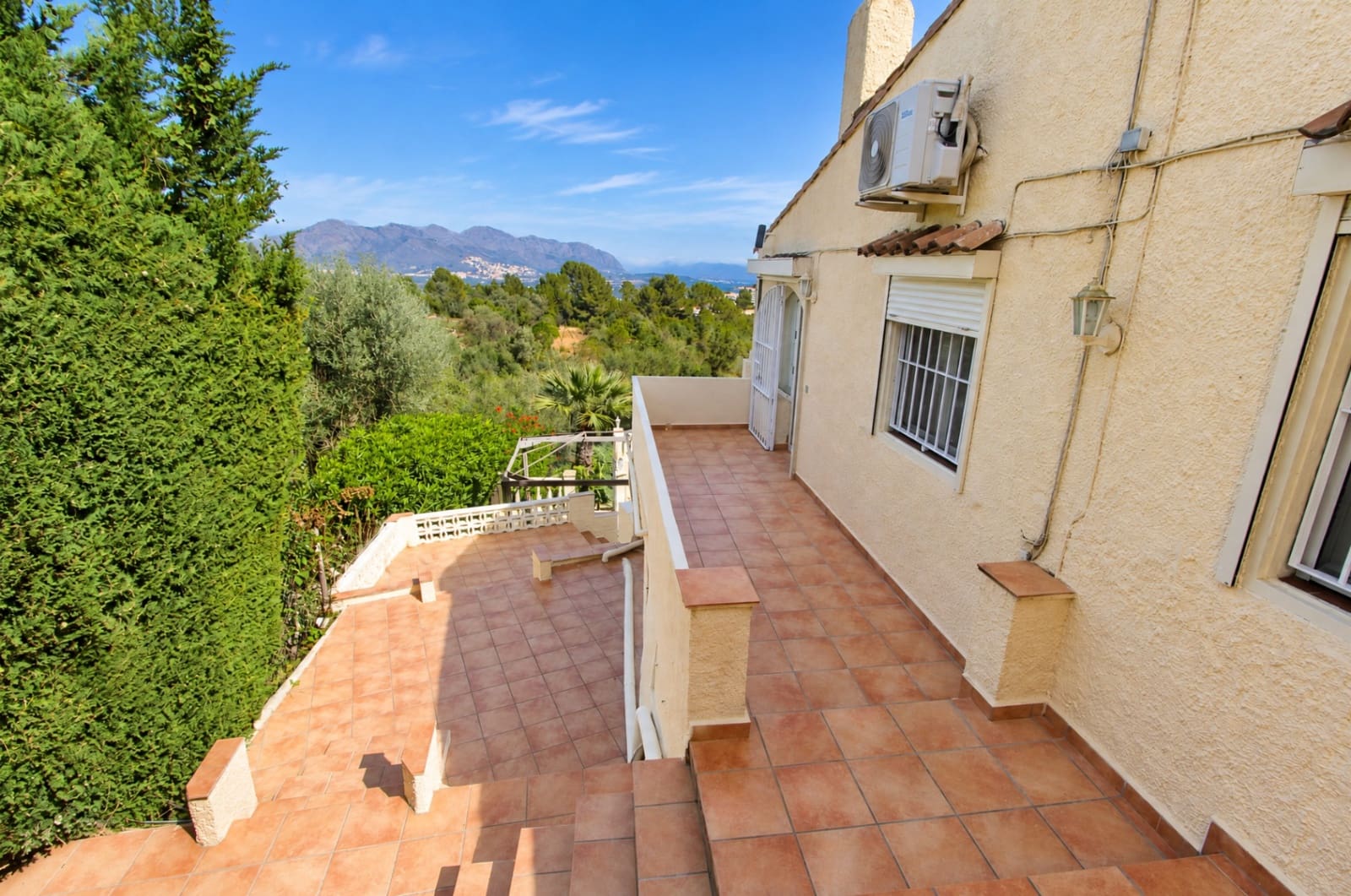 3 chambre Villa/Maison à vendre à Orba avec piscine garage - 425 000 € (Ref: 10102834)