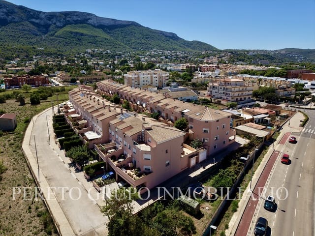 5 quarto Casa em Banda para venda em Dénia com garagem - 490 000 € (Ref: 10111839)