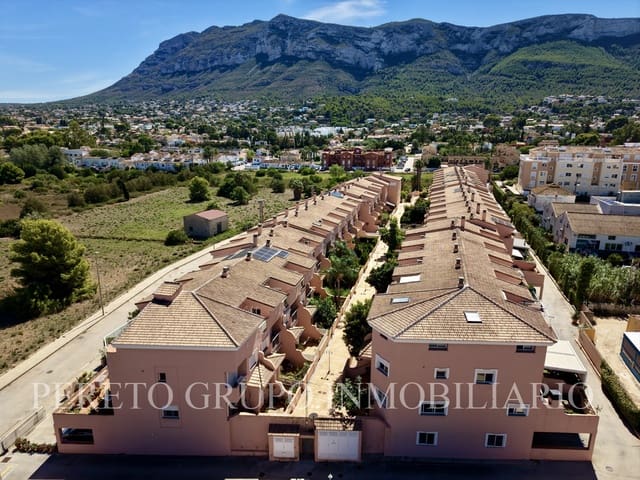 5 quarto Casa em Banda para venda em Dénia com garagem - 490 000 € (Ref: 10111839)