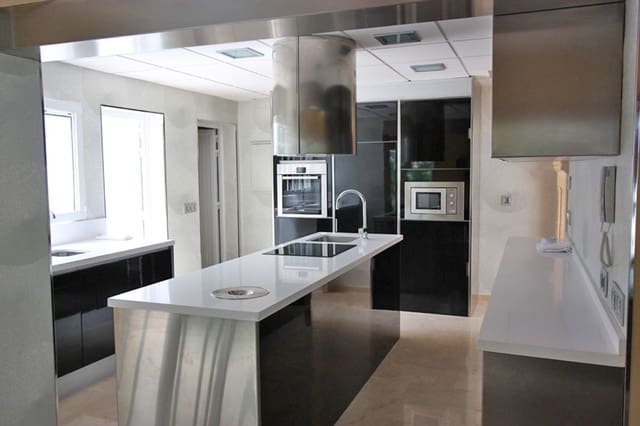 8 sypialnia Willa na sprzedaż w Javea / Xàbia z basenem garażem - 2 100 000 € (Ref: 1093298)