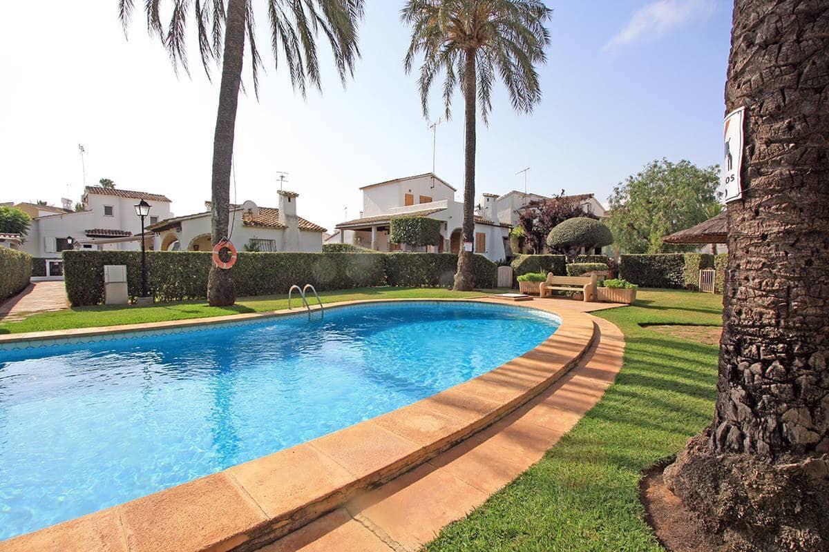 3 soveværelse Rækkehus til salg i Denia med swimmingpool garage - € 420.000 (Ref: 4103818)