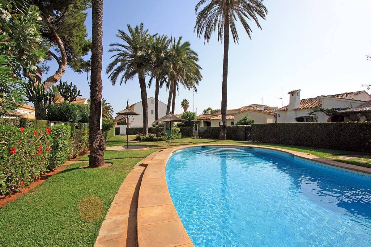 3 soveværelse Rækkehus til salg i Denia med swimmingpool garage - € 420.000 (Ref: 4103818)