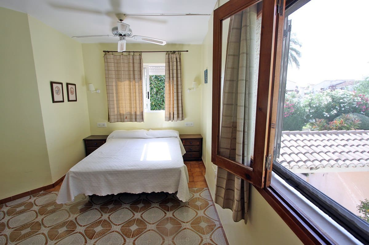 3 soveværelse Rækkehus til salg i Denia med swimmingpool garage - € 420.000 (Ref: 4103818)