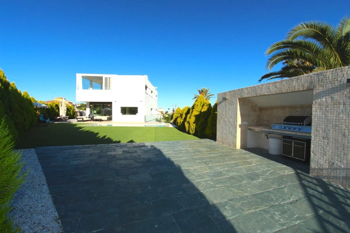 5 slaapkamer Villa te koop in Denia met zwembad garage - € 1.150.000 (Ref: 6943969)