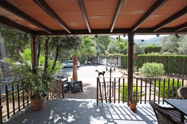 3 soveværelse Villa til salg i Orba med swimmingpool garage - € 899.000 (Ref: 6943995)