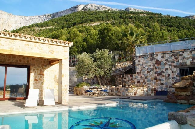 4 soveværelse Villa til salg i El Montgó, Dénia med swimmingpool garage - € 1.325.000 (Ref: 6960730)