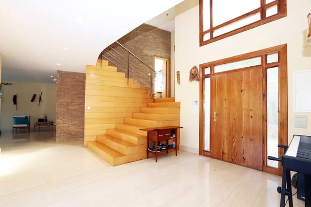 6 makuuhuone Huvila myytävänä paikassa El Montgó, Dénia mukana uima-altaan 
autotalli - 1 050 000 € (Ref: 7035633)