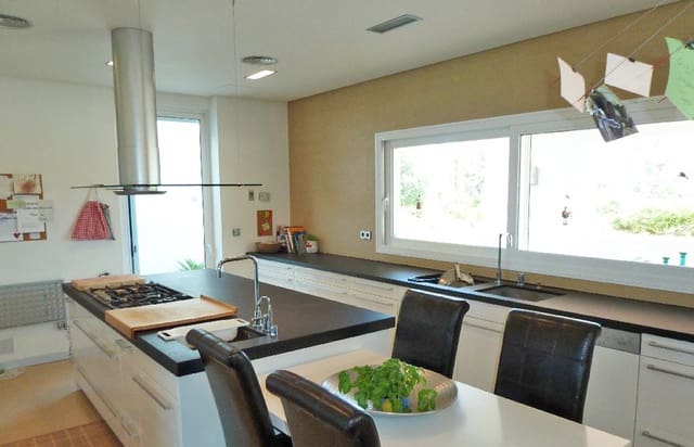 Chalet de 4 habitaciones en Dénia en venta con piscina garaje - 1.990.000 € (Ref: 7673969)