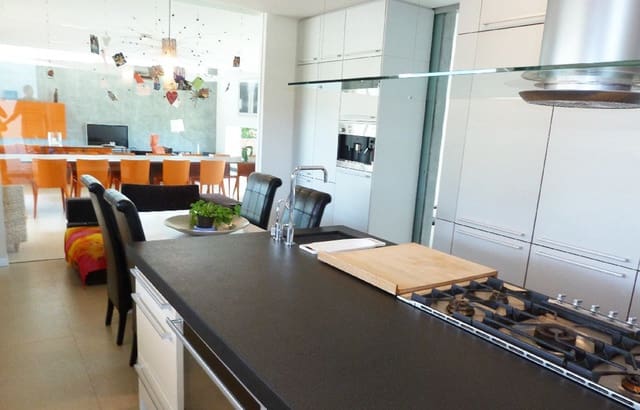 Chalet de 4 habitaciones en Dénia en venta con piscina garaje - 1.990.000 € (Ref: 7673969)