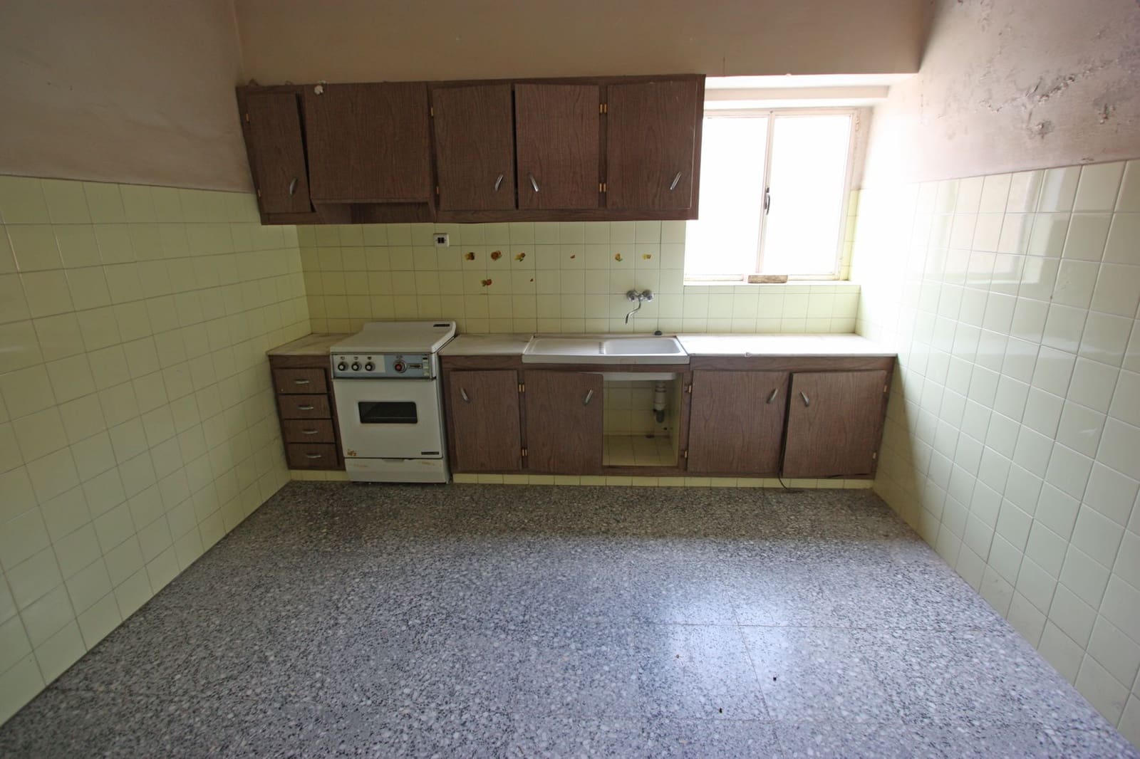 7 slaapkamer Huis te koop in Sagra met garage - € 130.000 (Ref: 7677135)