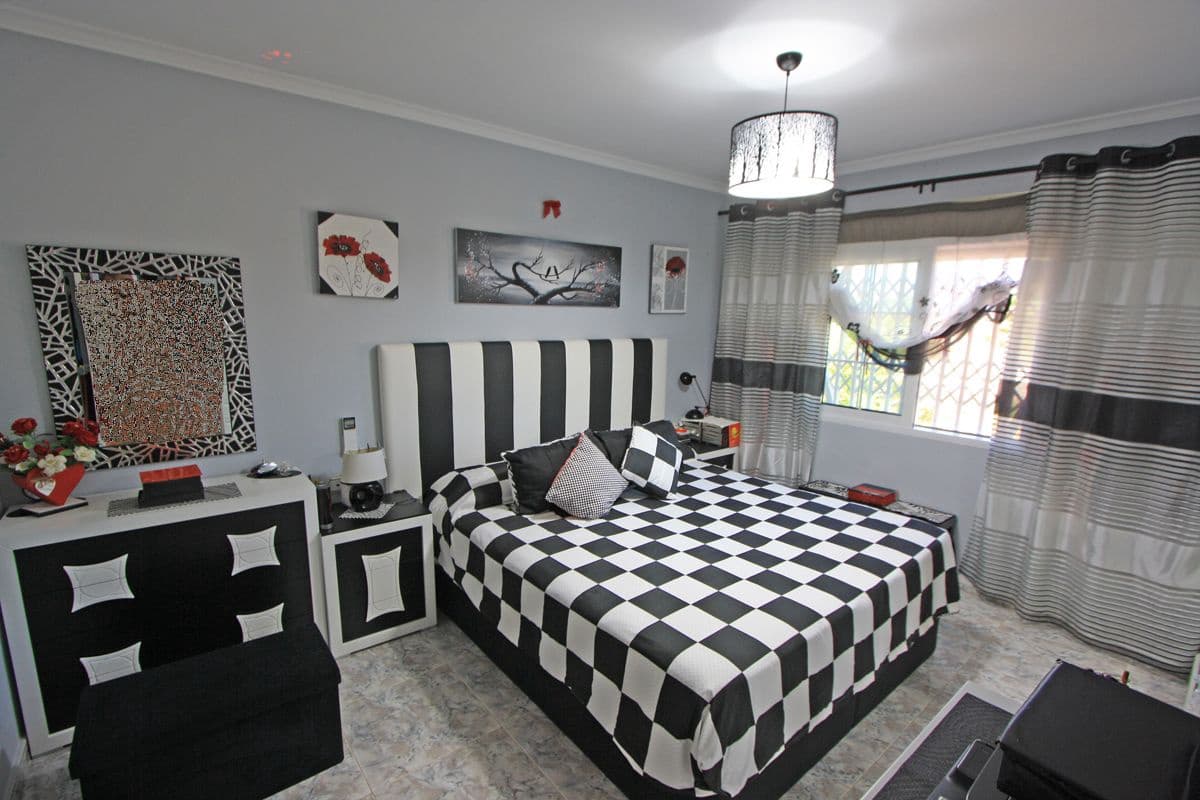 4 bedroom Villa for sale in Els Poblets with pool garage - € 850,000 (Ref: 7823003)