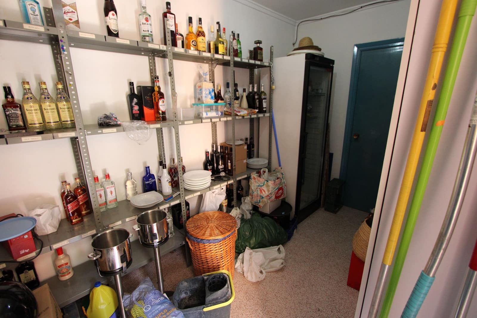 Comercial para venda em Orba com garagem - 350 000 € (Ref: 7977784)