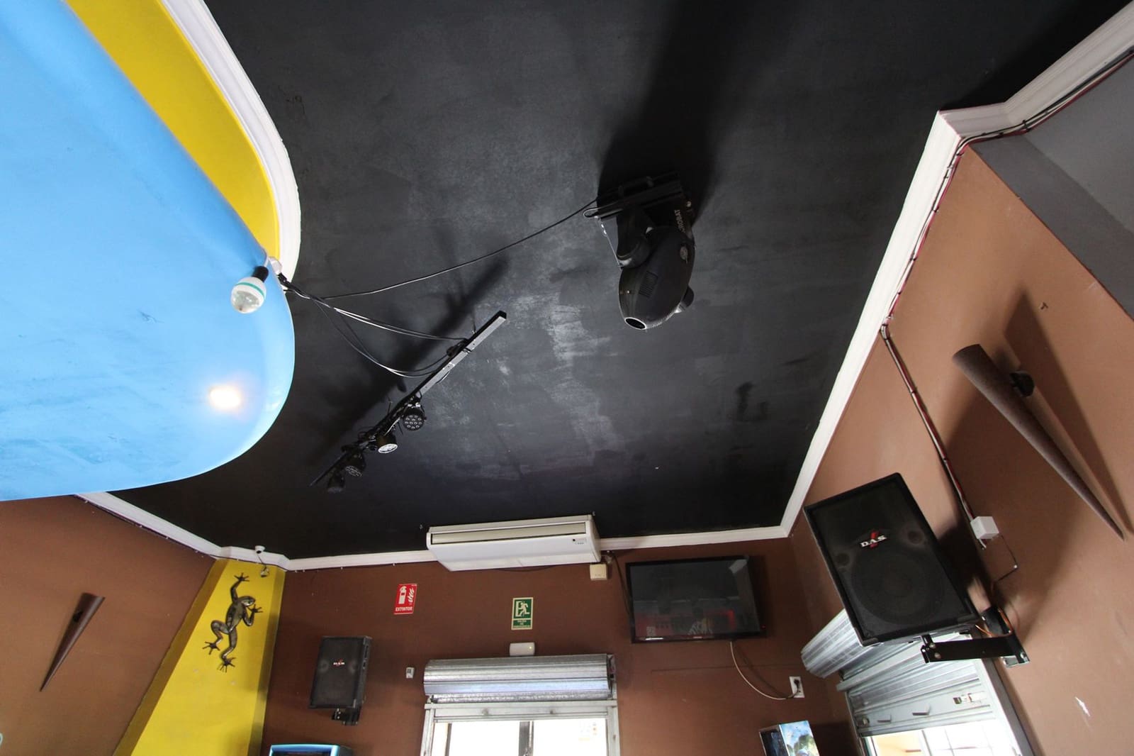 Comercial para venda em Orba com garagem - 350 000 € (Ref: 7977784)