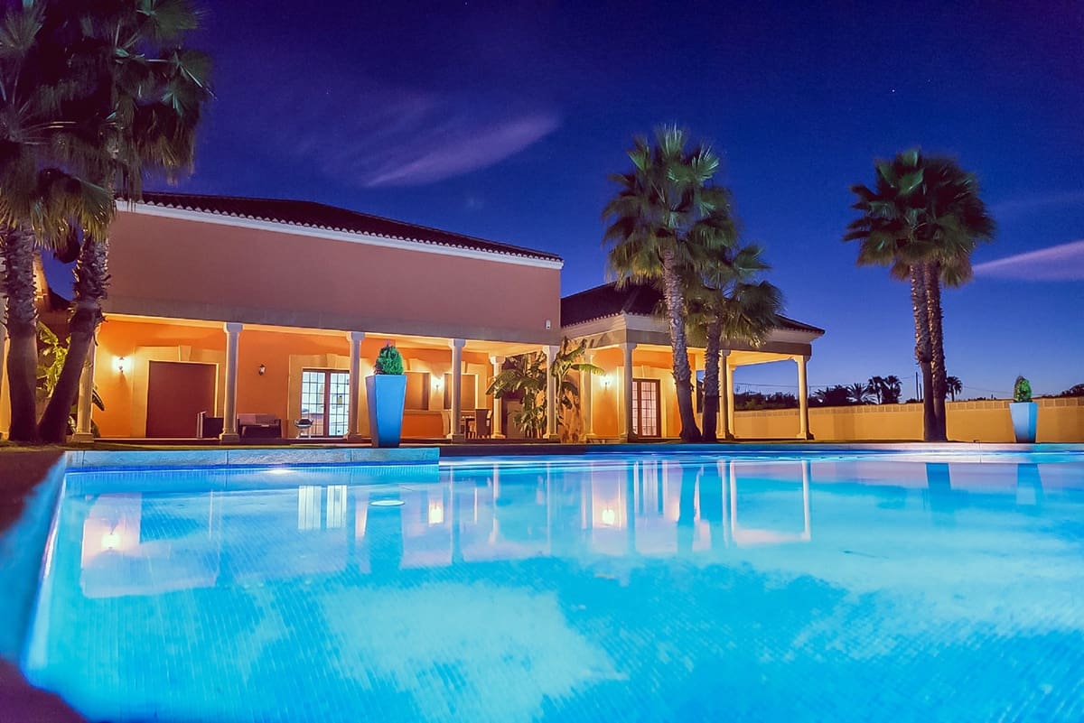 5 quarto Moradia para venda em Denia com piscina garagem - 1 895 000 € (Ref: 812338)