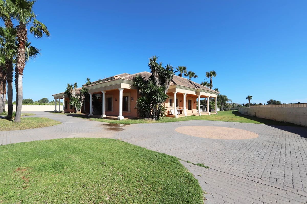 5 quarto Moradia para venda em Denia com piscina garagem - 1 895 000 € (Ref: 812338)