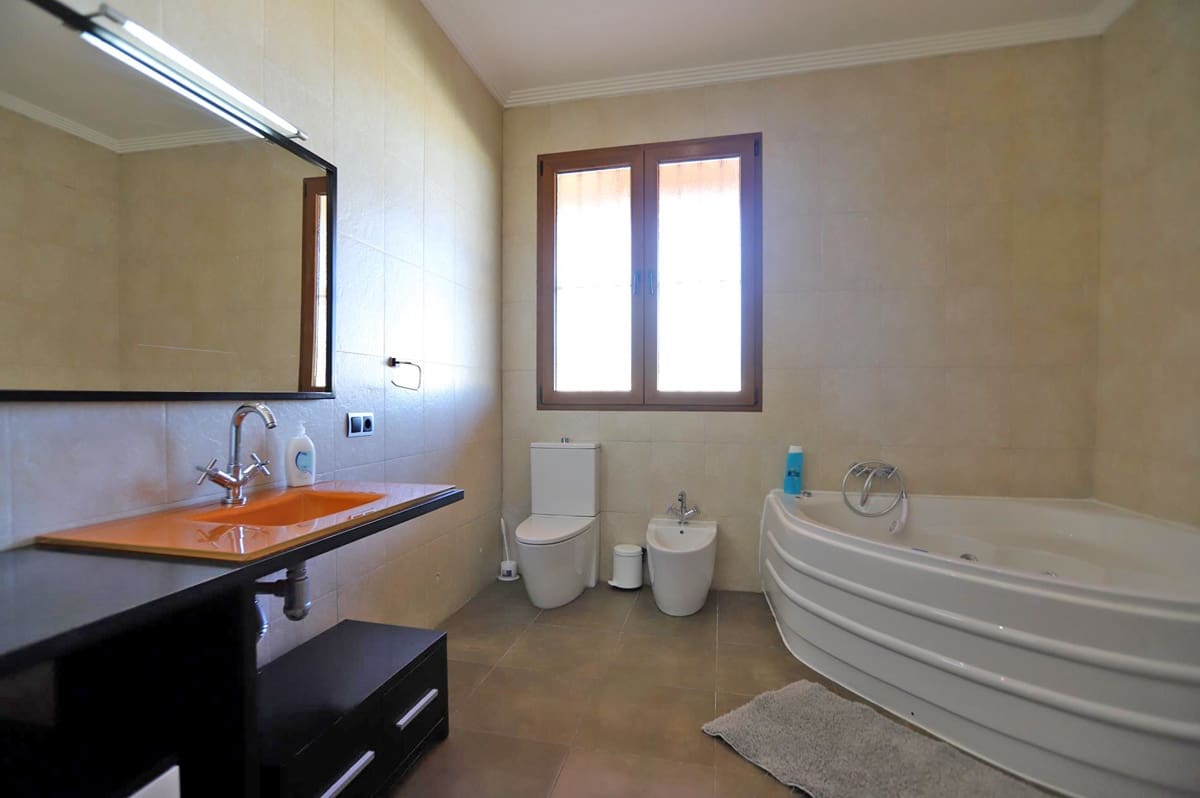 5 quarto Moradia para venda em Denia com piscina garagem - 1 895 000 € (Ref: 812338)