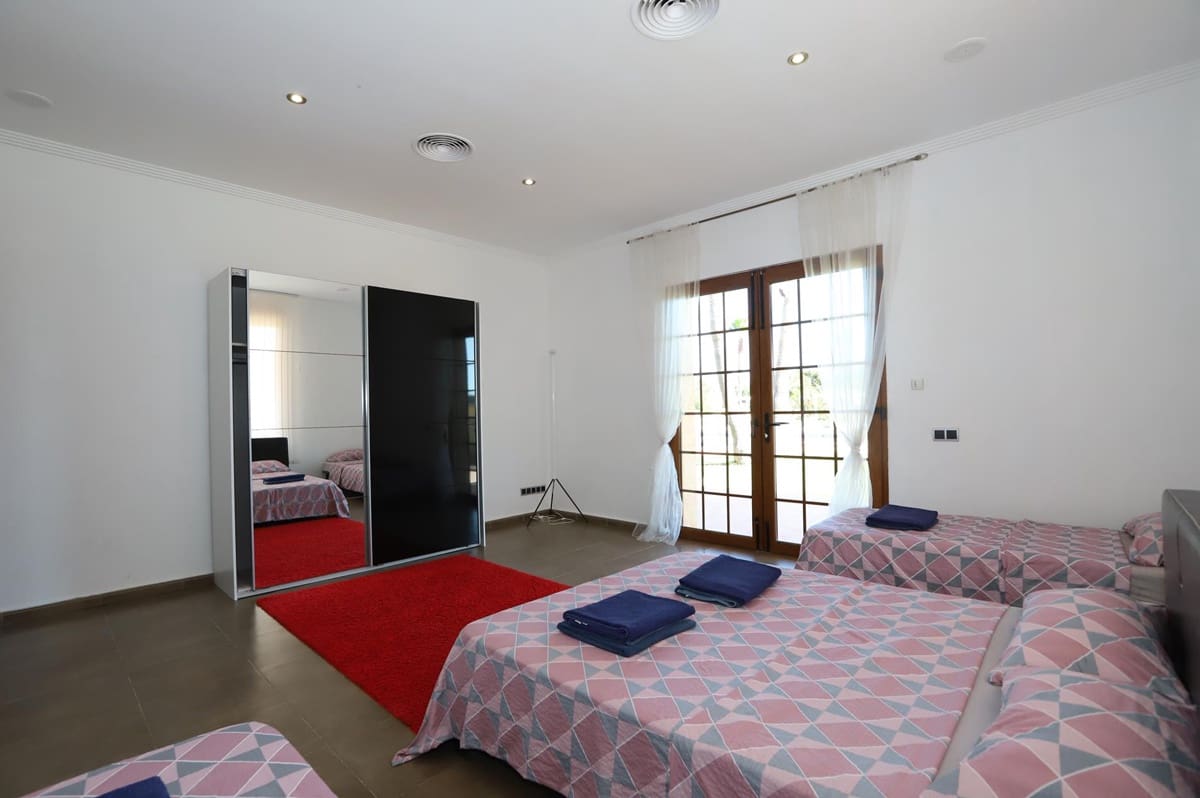 5 quarto Moradia para venda em Denia com piscina garagem - 1 895 000 € (Ref: 812338)