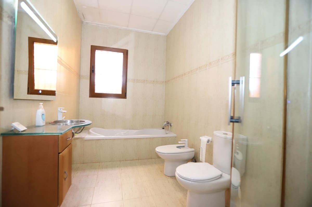 5 quarto Moradia para venda em Denia com piscina garagem - 1 895 000 € (Ref: 812338)