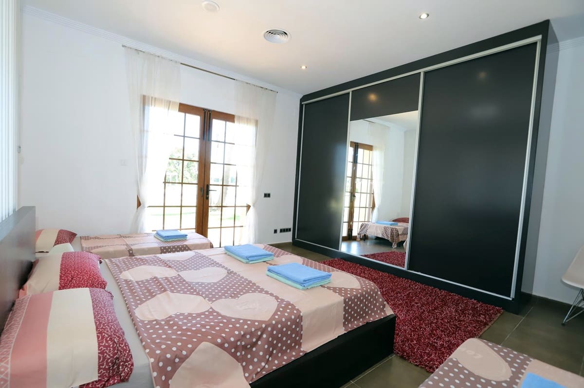 5 quarto Moradia para venda em Denia com piscina garagem - 1 895 000 € (Ref: 812338)