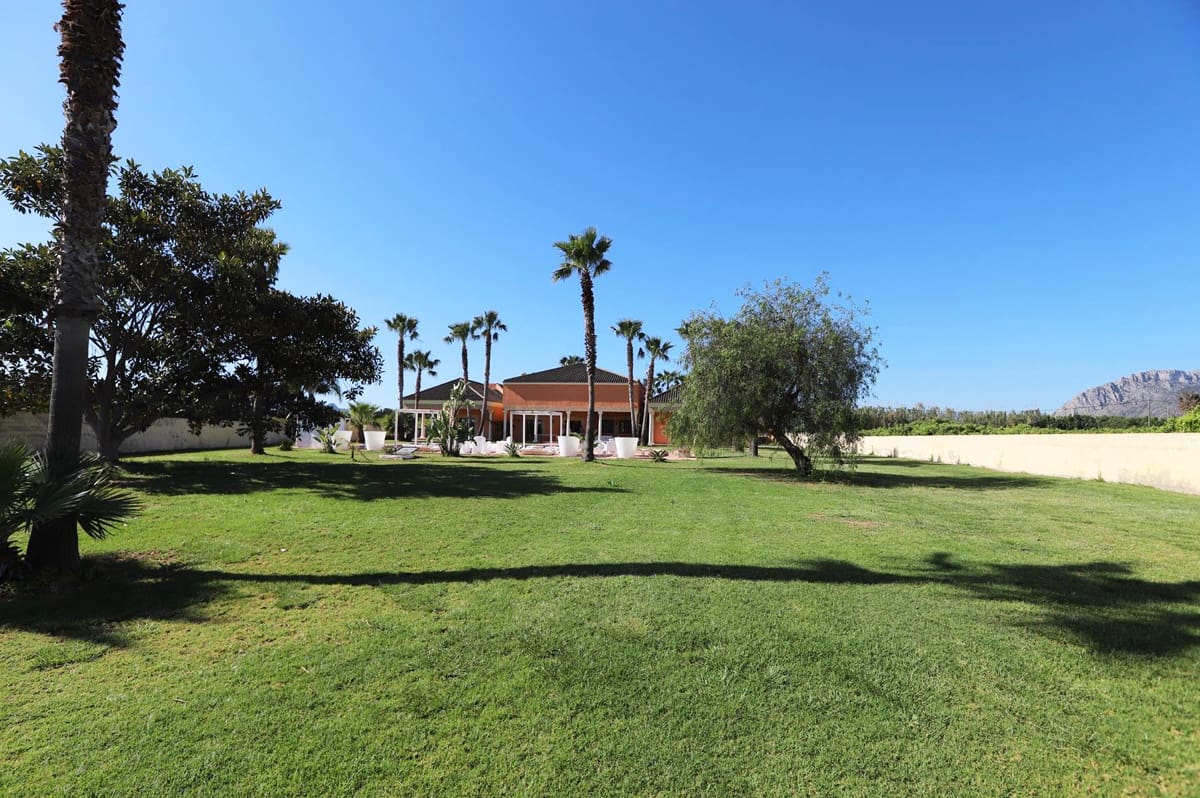 5 quarto Moradia para venda em Denia com piscina garagem - 1 895 000 € (Ref: 812338)