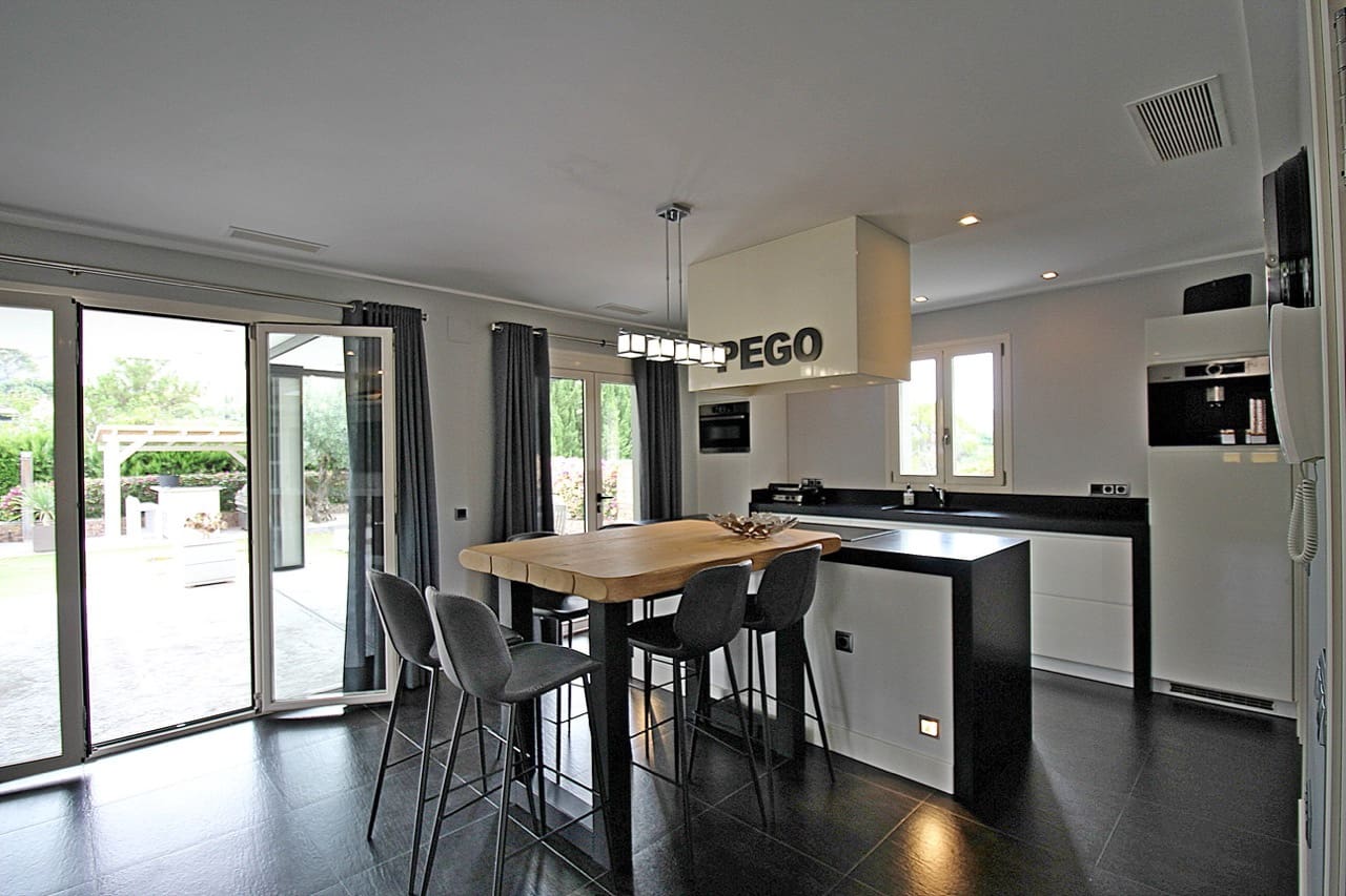 5 soveværelse Villa til salg i Monte Pego med swimmingpool garage - € 825.000 (Ref: 8125303)