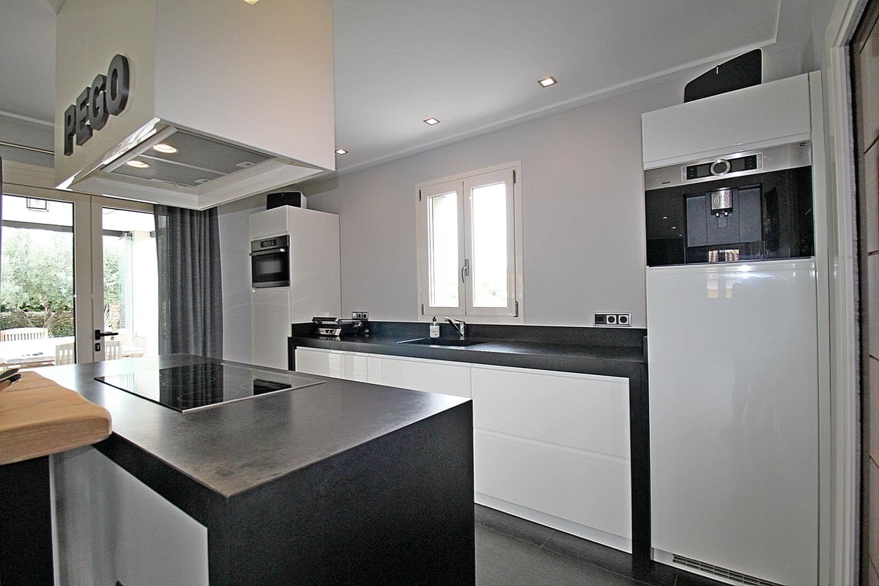 5 soveværelse Villa til salg i Monte Pego med swimmingpool garage - € 825.000 (Ref: 8125303)