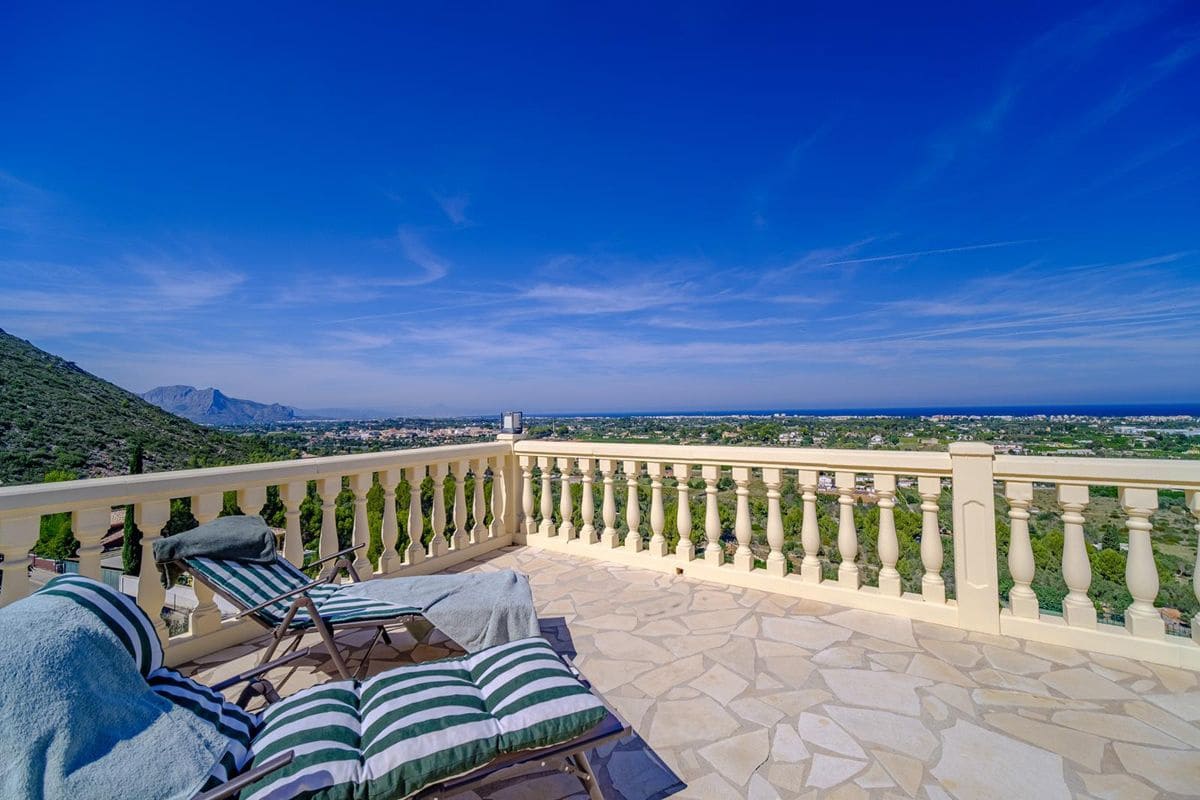 3 sypialnia Willa na sprzedaż w Denia z basenem garażem - 750 000 € (Ref: 8205233)