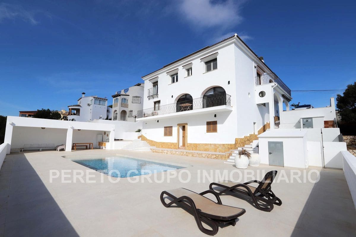 Chalet de 4 habitaciones en Dénia en venta con piscina garaje - 699.000 € (Ref: 8287909)