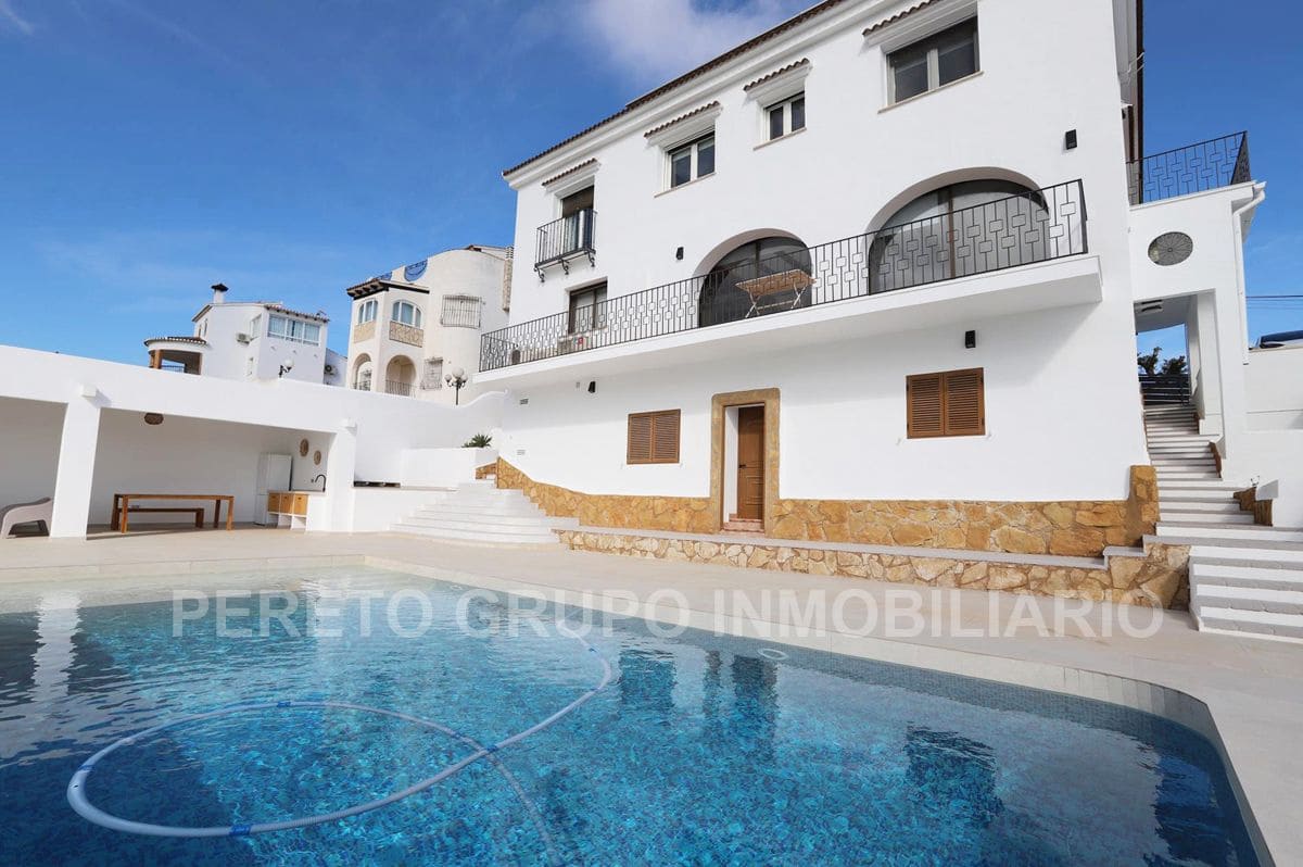 Chalet de 4 habitaciones en Dénia en venta con piscina garaje - 699.000 € (Ref: 8287909)